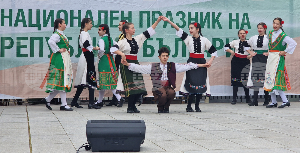 В Стара Загора се проведе инициативата „Пробуждане с хоро“