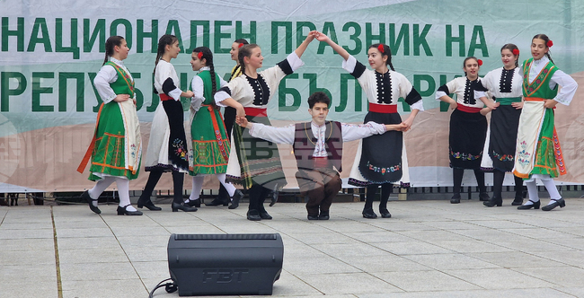 В Стара Загора се проведе инициативата „Пробуждане с хоро“