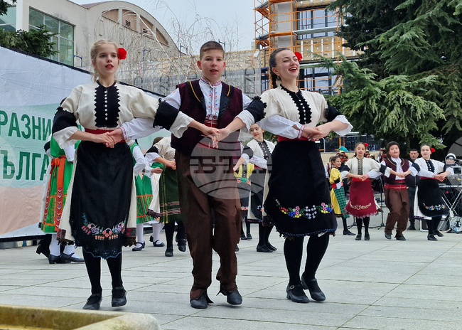 Стара Загора - „Пробуждане с хоро" - инициатива