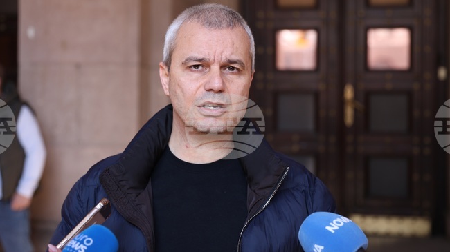 Имаме сведения, че летището в София ще бъде използвано за логистична подкрепа на операциите срещу Иран, заяви Костадин Костадинов