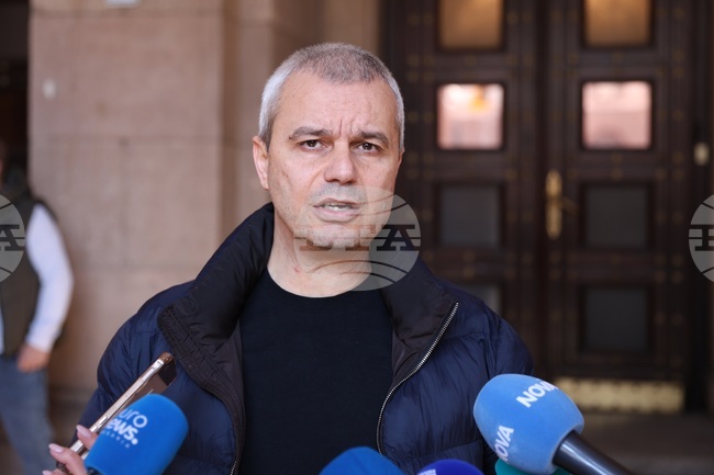 Имаме сведения, че летището в София ще бъде използвано за логистична подкрепа на операциите срещу Иран, заяви Костадин Костадинов