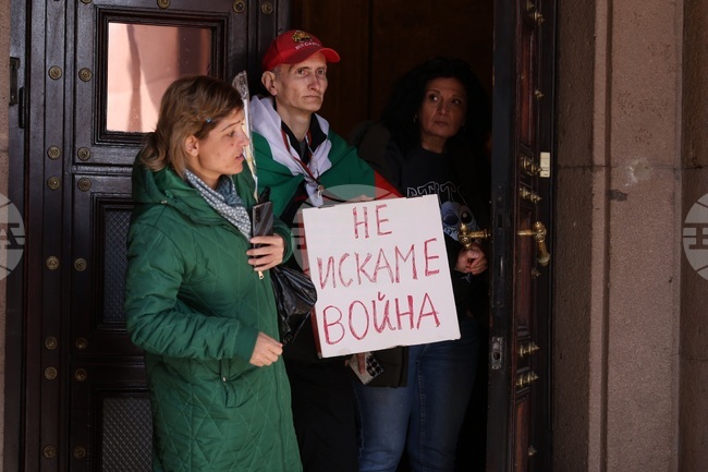 Vazrazhdane Calls for Emergency Parliament Meeting over Middle East Escalation