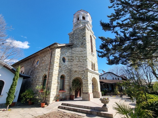 Кърджали - храм "Св. Успение Богородично"