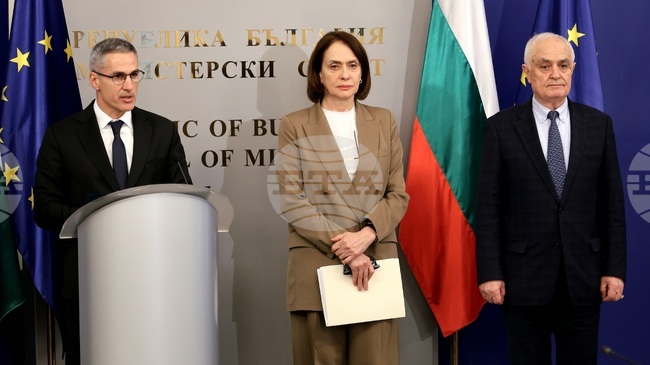 Няма директна военна опасност за България, заяви служебният премиер Андрей Гюров във връзка с ескалиращите военни действия в региона на Близкия изток 