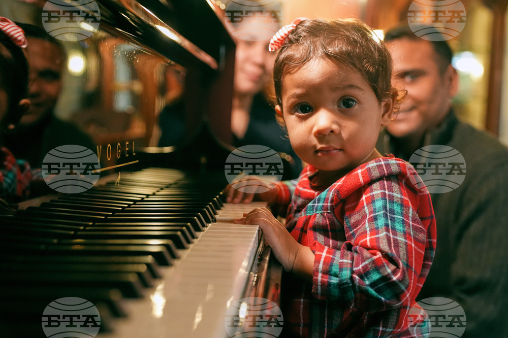 Immigration Detaining Children