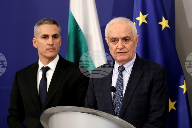 Не можем да бъдем пряка цел за Иран, каза в отговор на журналистически въпрос служебният министър на отбраната Атанас Запрянов 