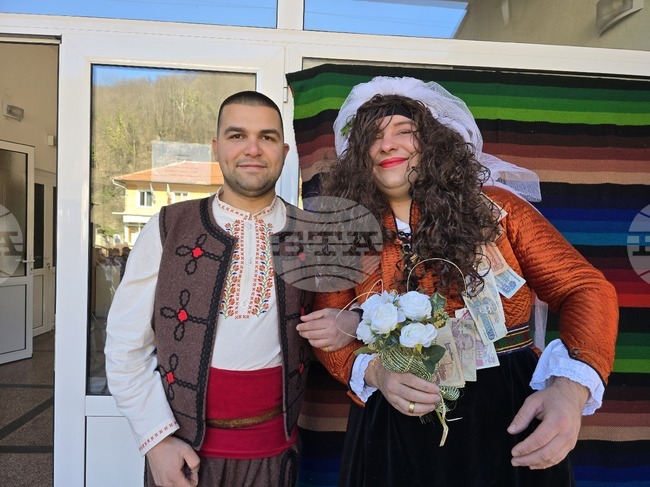 Обичая ялова сватба пресъздадоха самодейци в троянското село Чифлик