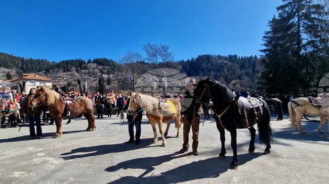 Тридесетото издание на кушиите събра няколко поколения в родопското село Момчиловци