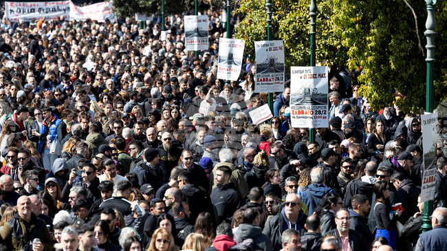 Гърция отбелязва с протестни шествия и стачки третата годишнина от влаковата катастрофа в Темпе