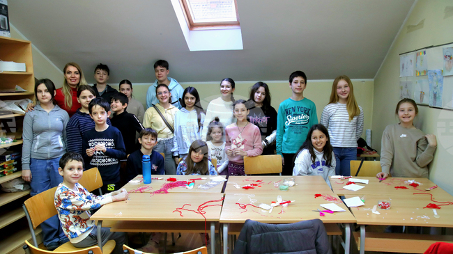 Децата от българското неделно училище "Любен Каравелов" в Белград изработиха мартеници в навечерието на 1 март