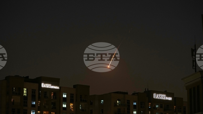 Експлозии отекнаха в Дубай, Абу Даби и Доха; американски военни бази в Кувейт и Бахрейн бяха обстрелвани от Иран