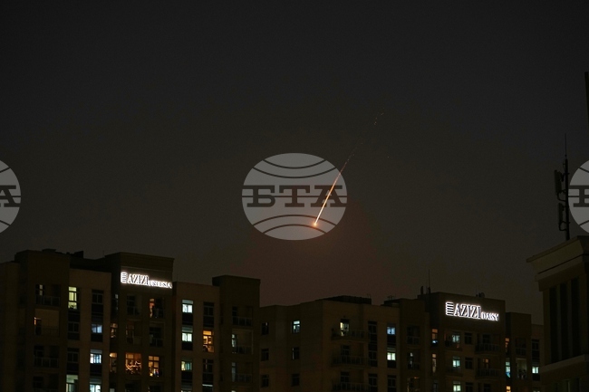 Експлозии отекнаха в Дубай, Абу Даби и Доха; американски военни бази в Кувейт и Бахрейн бяха обстрелвани от Иран