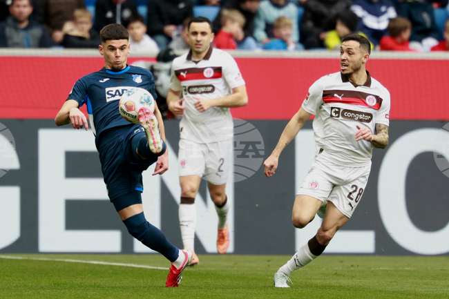 Санкт Паули с ценна победа в битката за оставане в Бундеслигата