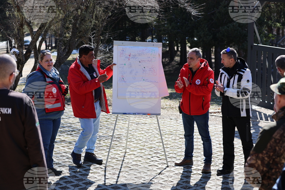Парк за мечки Белица - мечки - освобождаване от затворени заграждения
