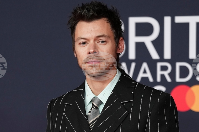 Хари Стайлс запазва челната си позиция в класацията на "Билборд" за албуми