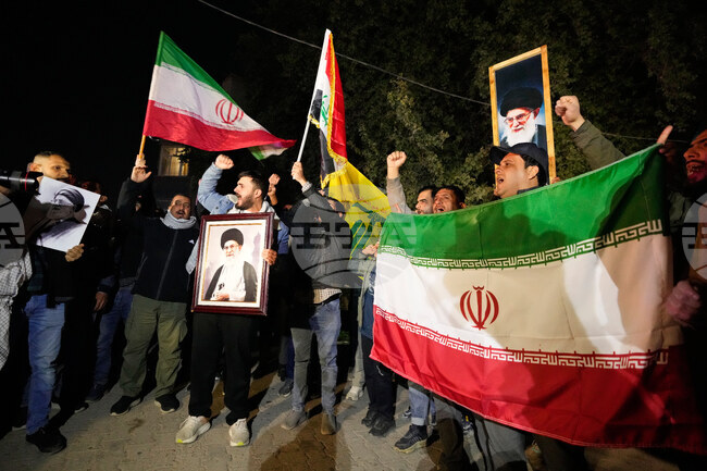 Съпругата на покойния върховен лидер на Иран е жива, съобщиха ирански медии