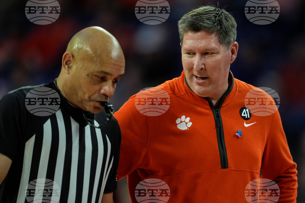 Louisville Clemson Basketball