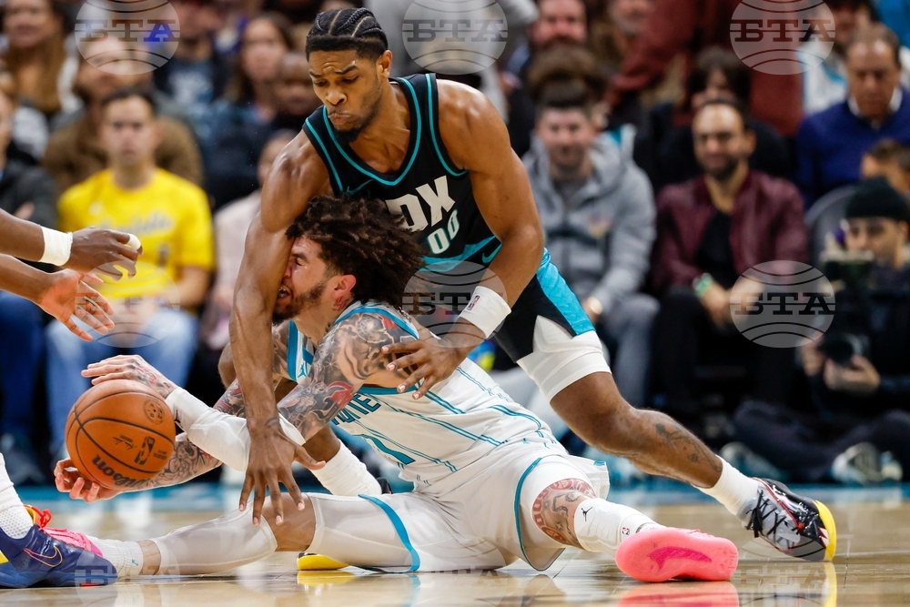 APTOPIX Trailblazers Hornets Basketball