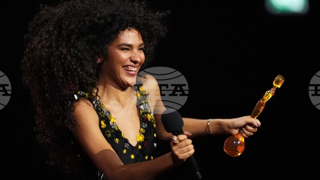 Оливия Дийн триумфира на наградите „Брит“ с четири статуетки, включително за изпълнител, песен и албум на годината