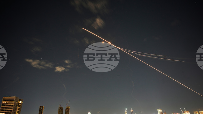 Иран продължава да нанася удари по цели на САЩ и Израел, заяви Корпусът на гвардейците на ислямската революция