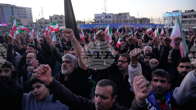 Хиляди иранци се събраха в центъра на Техеран, за да отдадат почит на покойния Хаменей