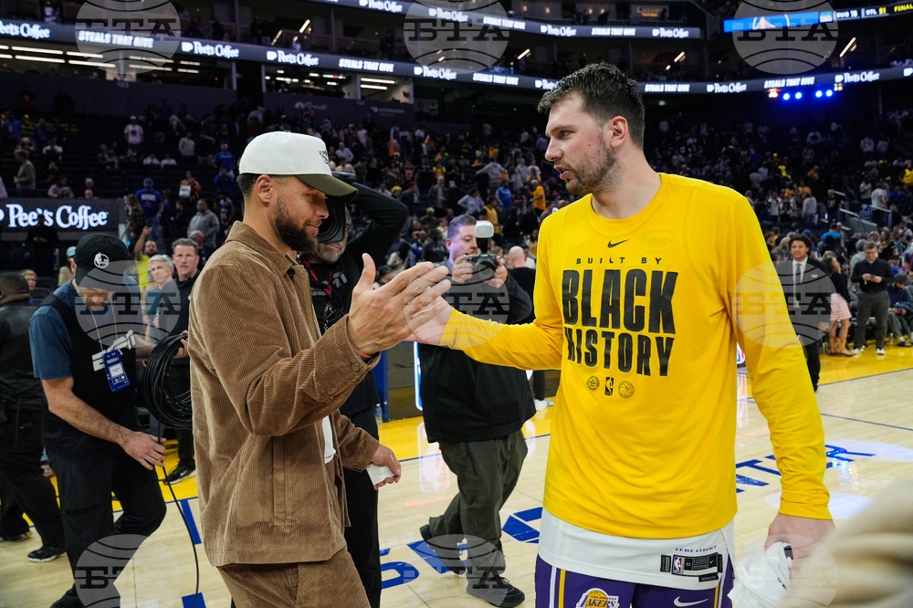 Лос Анджелис Лейкърс спечели гостуването си на Голдън Стейт в Националната баскетболна асоциация