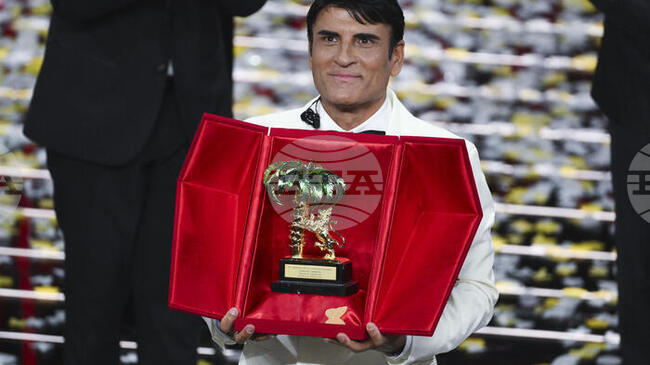 Майсторът съвременния неаполитански шлагер Сал Да Винчи спечели голямата награда на фестивала в Сан Ремо