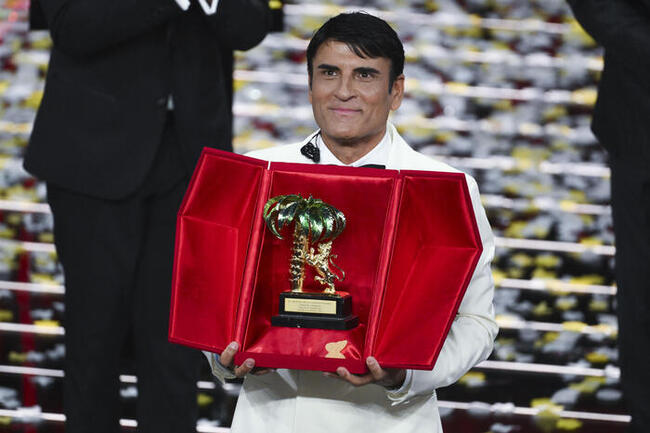 Майсторът на съвременния неаполитански шлагер Сал Да Винчи спечели голямата награда на фестивала в Сан Ремо