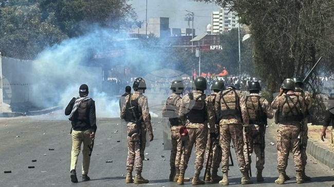 Най-малко девет души бяха убити при протести в Пакистан след смъртта на иранския аятолах Али Хаменей