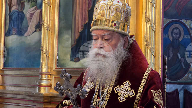 Иконите ни украсяват църквите и вдъхновяват вярващите да се молят на Господ, каза Ловчанският митрополит Гавриил в храма „Света Троица“