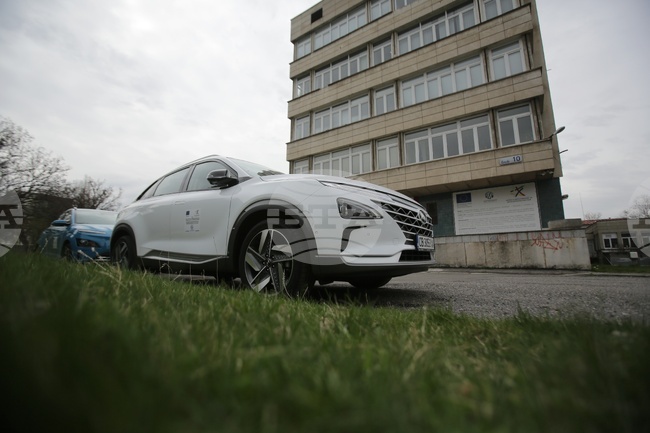 Демонстрация на първия водороден електромобил в България