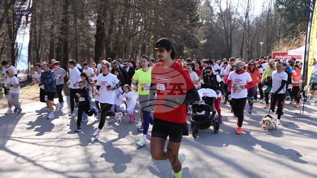 Професионални спортисти и любители участваха в бягане в София, посветено на Световния ден на пулса 