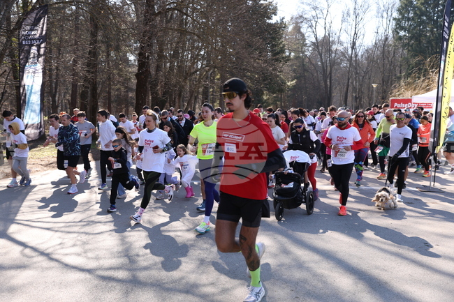 Професионални спортисти и любители участваха в бягане в София, посветено на Световния ден на пулса 