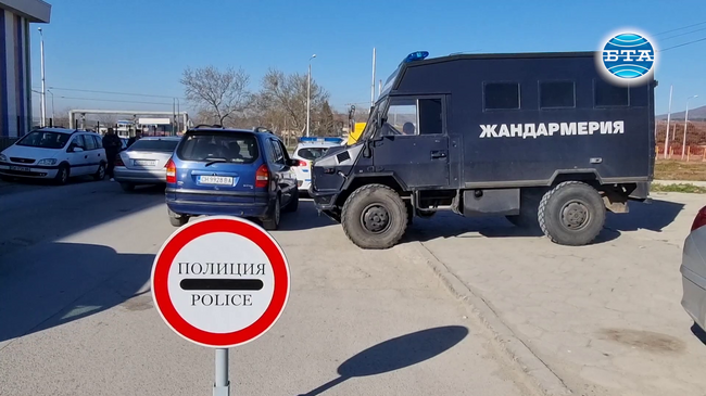 Списъци с имена и петцифрена сума пари бяха открити на частен адрес при полицейска акция в Сливен