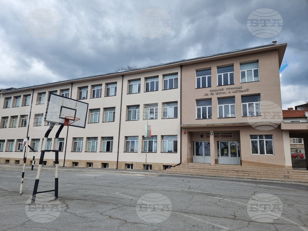 Повторни заплахи днес получиха училища в Ямбол