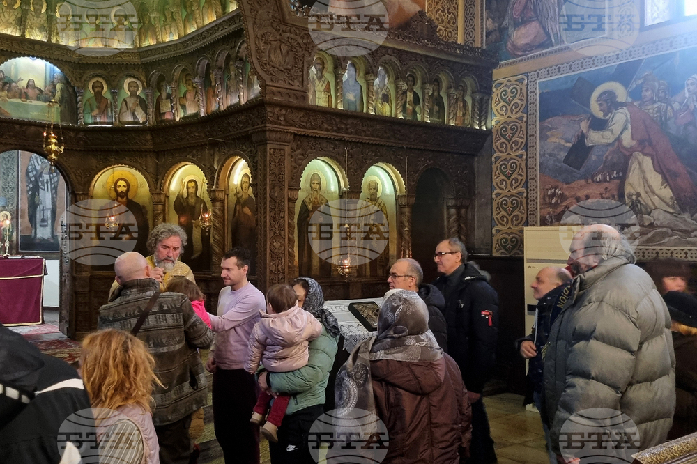 За мир по целия свят се помолиха заедно миряните в храм “Св. Йоан Рилски” в Търговище