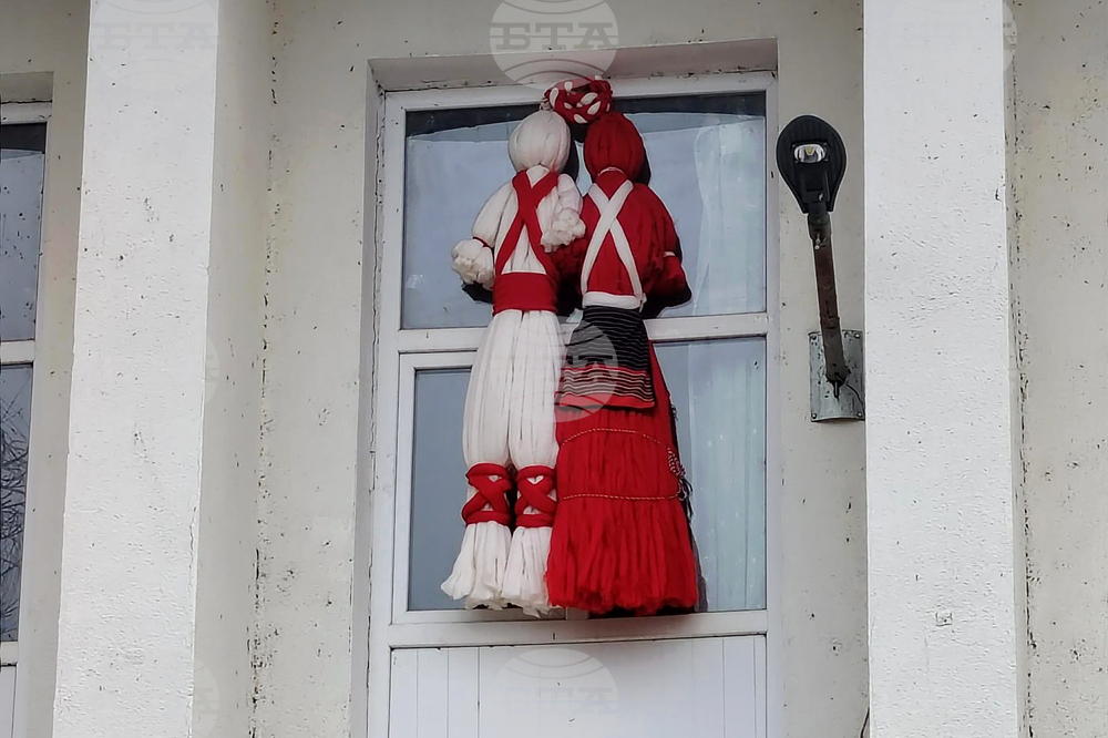 Село Свобода - читалище - двуметрова мартеница