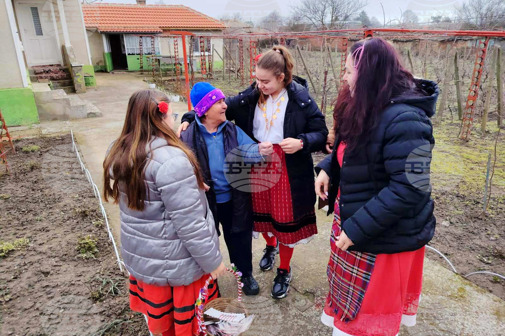 Село Свобода - читалище - двуметрова мартеница