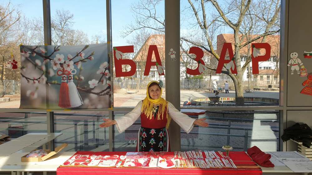 Посрещане на Баба Марта, изработване на мартеници и мартенски базар се състояха на Тодоровден в училище „Златен век“ в Нюрнберг, Германия