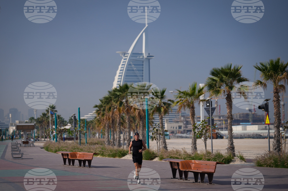 ОАЕ ще поемат разходите за настаняване и храна на блокираните в страната туристи до разрешаването на иранската криза