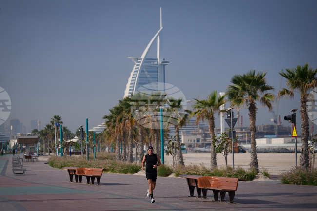 ОАЕ ще поемат разходите за настаняване и храна на блокираните в страната туристи до разрешаването на иранската криза