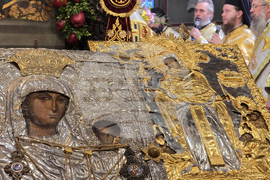 Пловдив - освещаване на чудотворната икона на Света Богородица Победоносна - лития около храм „Св.вмчца Марина“