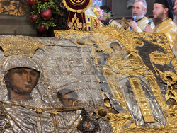 Пловдив - освещаване на чудотворната икона на Света Богородица Победоносна - лития около храм „Св.вмчца Марина“