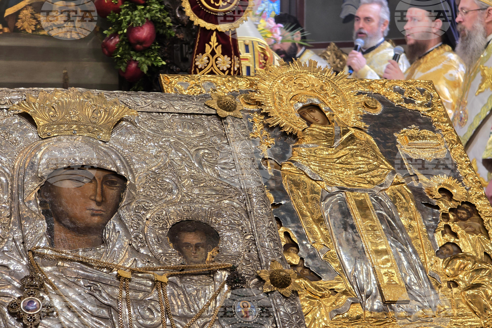 Пловдив - освещаване на чудотворната икона на Света Богородица Победоносна - лития около храм „Св.вмчца Марина“