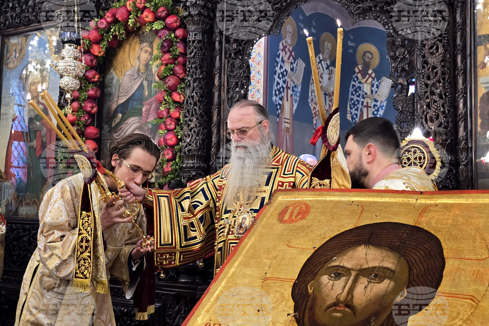 Пловдив - освещаване на чудотворната икона на Света Богородица Победоносна - лития около храм „Св.вмчца Марина“