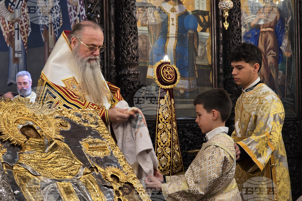 Пловдив - освещаване на чудотворната икона на Света Богородица Победоносна - лития около храм „Св.вмчца Марина“