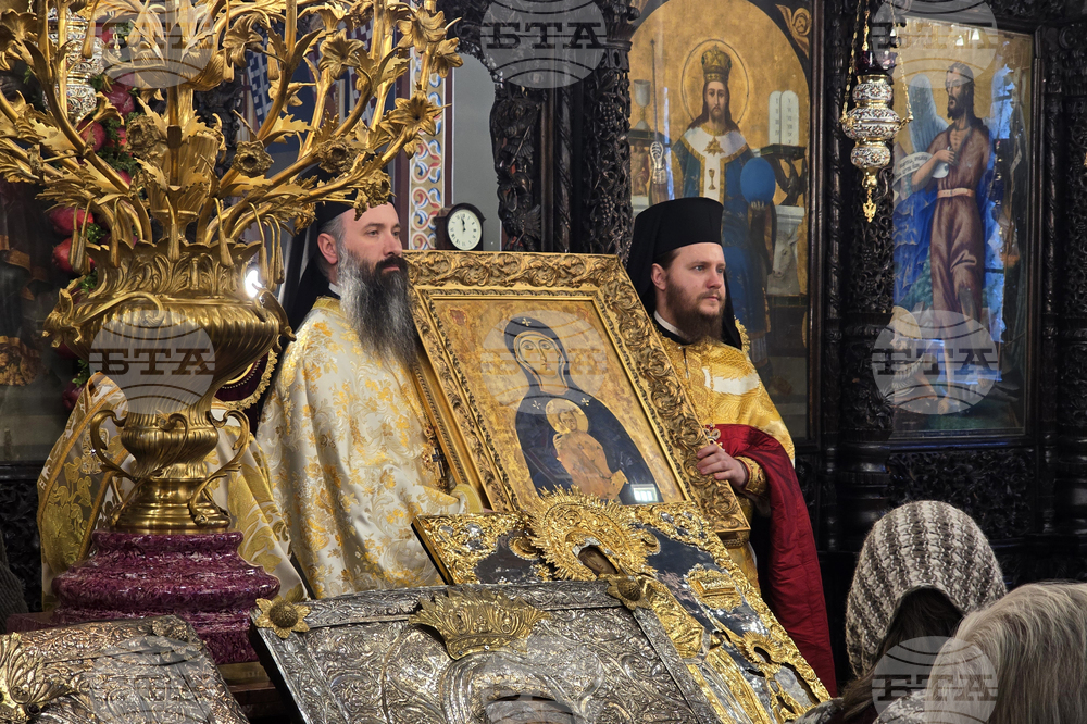 Пловдив - освещаване на чудотворната икона на Света Богородица Победоносна - лития около храм „Св.вмчца Марина“