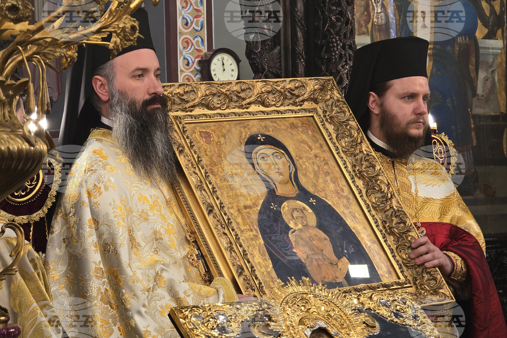 Пловдив посрещна копие на чудотворната икона "Света Богородица Победоносна"