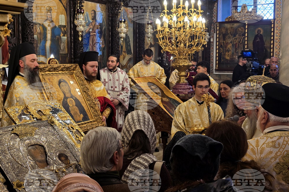 Пловдив - освещаване на чудотворната икона на Света Богородица Победоносна - лития около храм „Св.вмчца Марина“