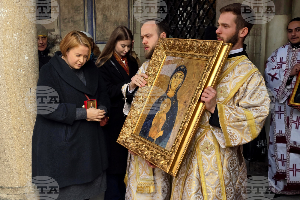 Пловдив - освещаване на чудотворната икона на Света Богородица Победоносна - лития около храм „Св.вмчца Марина“